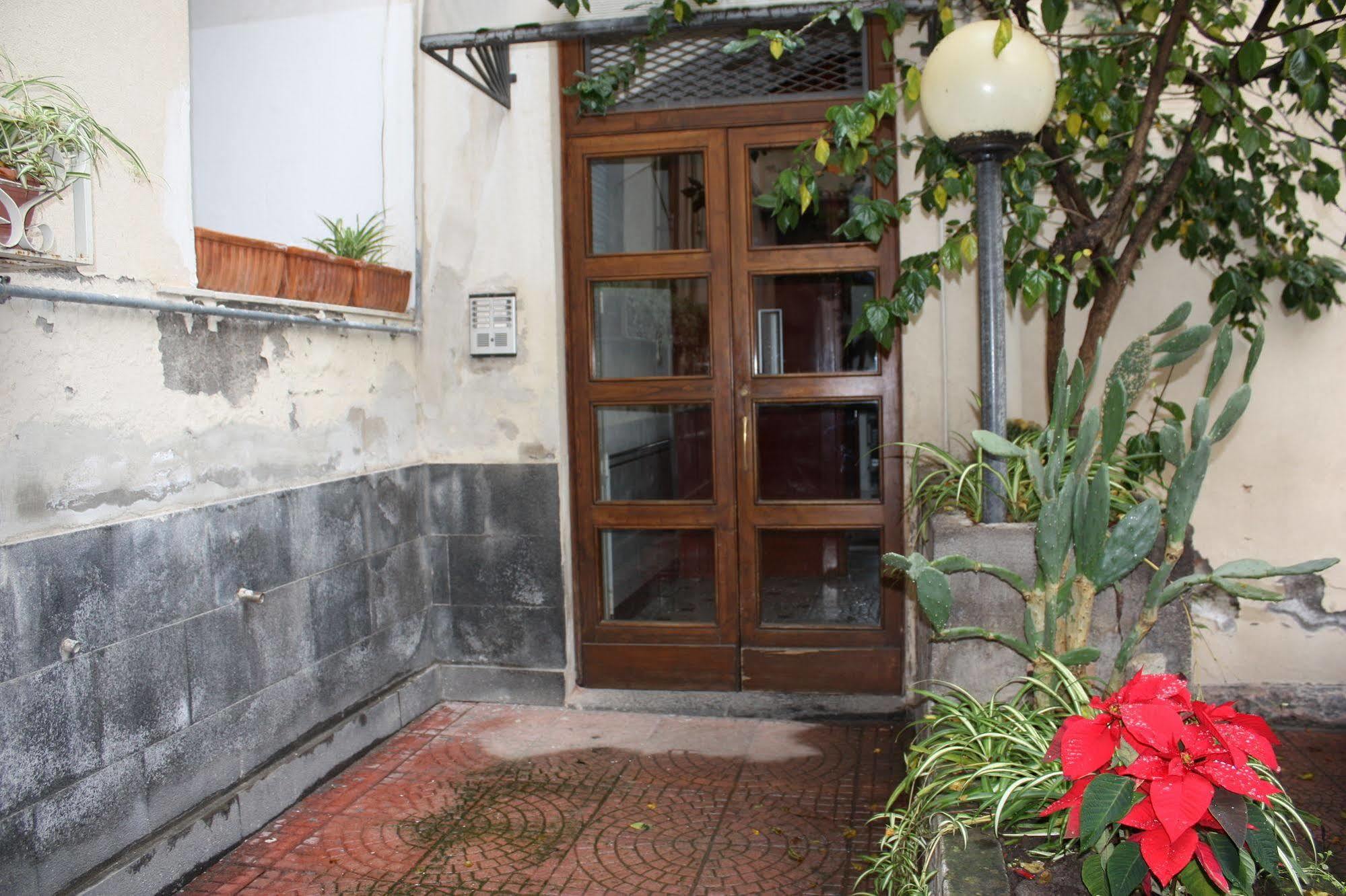 Tra L'Etna E Il Mare B&B Catania Bagian luar foto