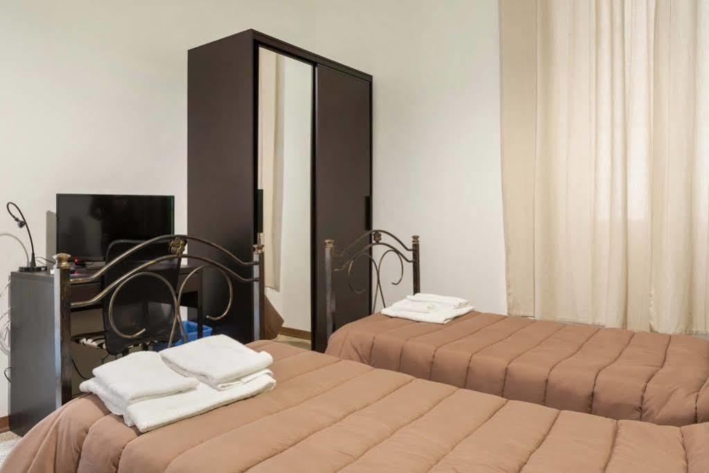 Tra L'Etna E Il Mare B&B Catania Bagian luar foto